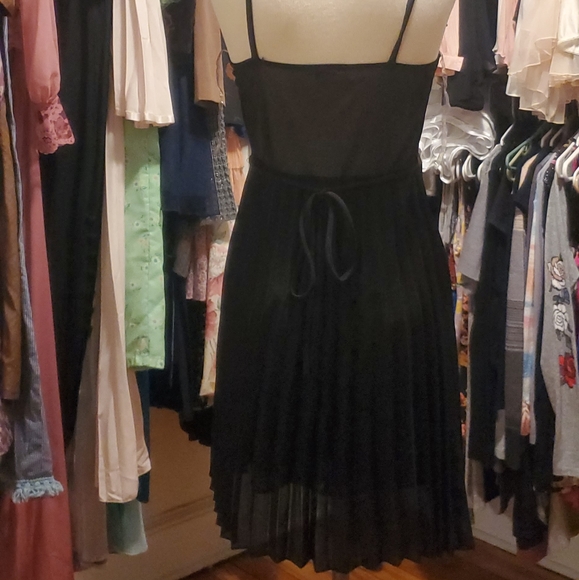 BLACK JOYCELESLIE DRESS SIZE SMALL - Picture 2 of 4